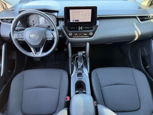 Used 2023 Toyota Corolla Cross LE AWD/4WD image 10