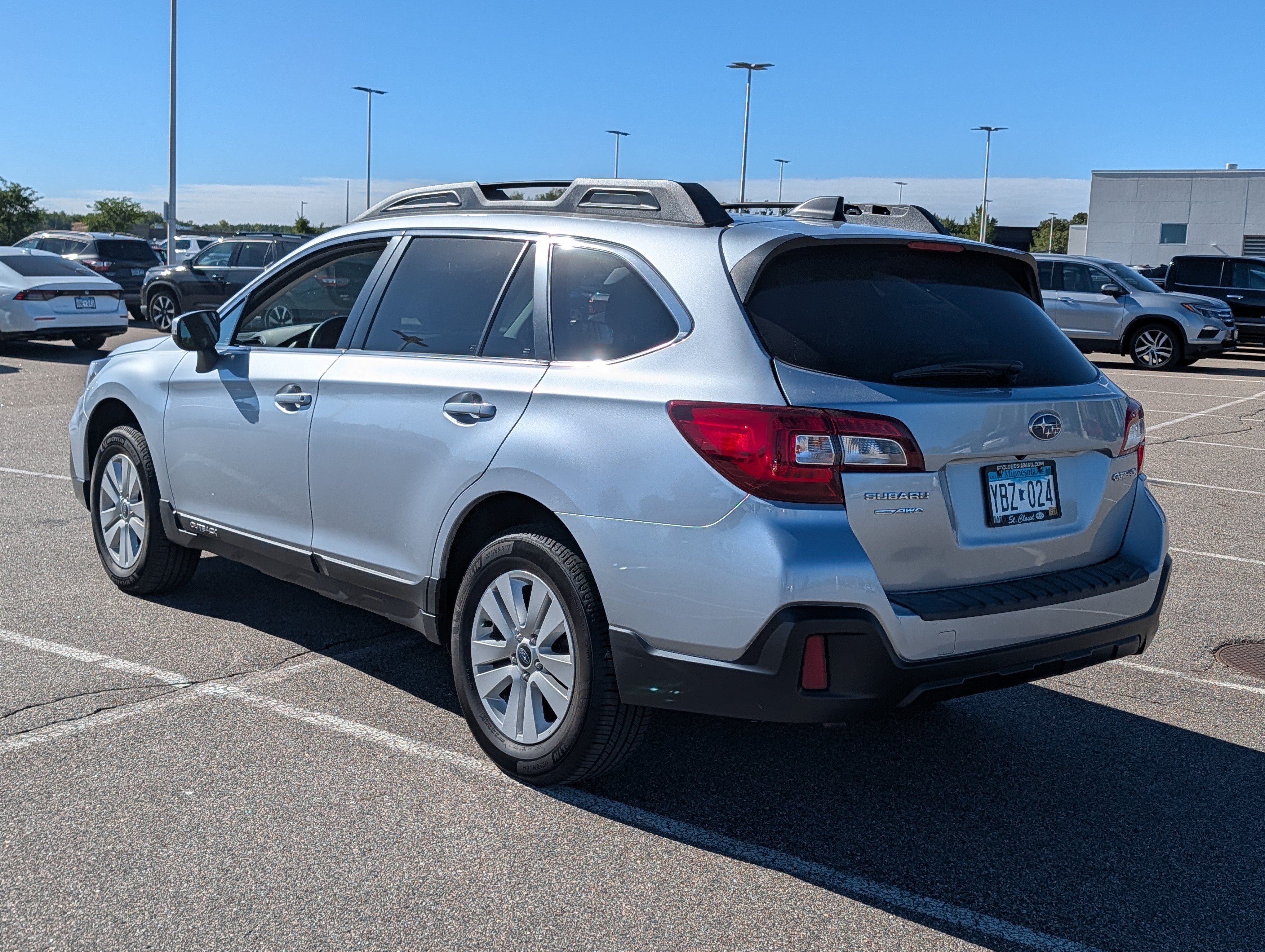 Used 2019 Subaru Outback 2.5i Premium AWD/4WD image 3