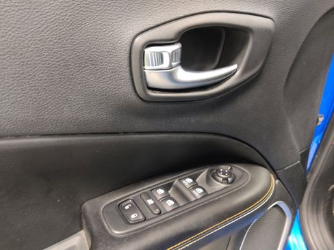 Used 2019 Jeep Compass Latitude w/ Cold Weather Group AWD/4WD image 27