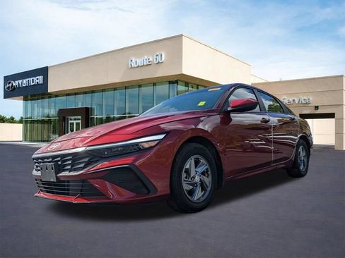 Used 2024 Hyundai Elantra SE FWD image 8