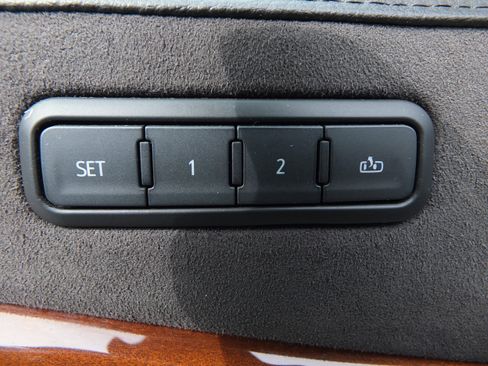 Used 2020 Cadillac Escalade ESV Luxury AWD/4WD image 21