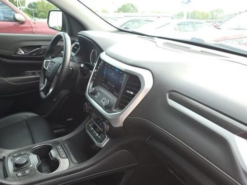 Used 2023 GMC Acadia SLT AWD/4WD image 30