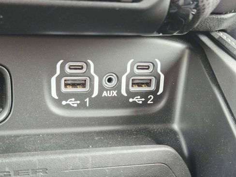 Used 2024 RAM 2500 Limited AWD/4WD image 35