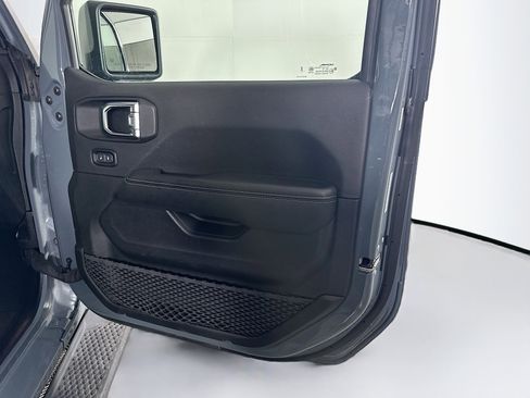 Used 2025 Jeep Wrangler Unlimited Sahara AWD/4WD image 30