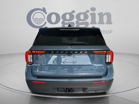New 2026 Ford Explorer Active RWD image 4