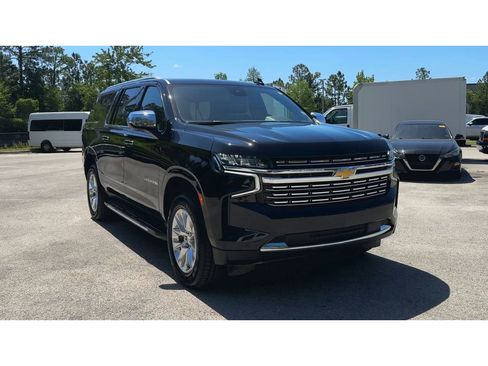 Certified 2024 Chevrolet Suburban Premier RWD image 3