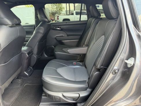 Used 2021 Toyota Highlander XSE image 14
