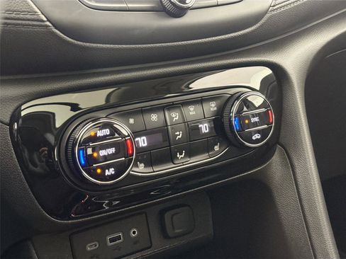 Used 2022 Buick Encore GX Essence w/ Experience Buick Package image 24