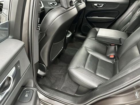 Certified 2025 Volvo XC60 B5 Plus image 23