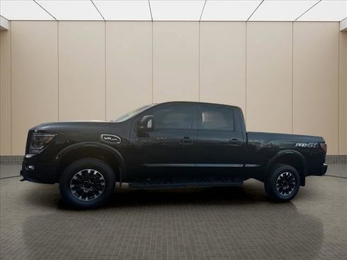 Used 2024 Nissan Titan PRO-4X w/ Pro-4x Convenience Package image 10