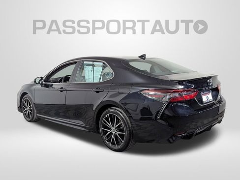 Used 2023 Toyota Camry SE image 3