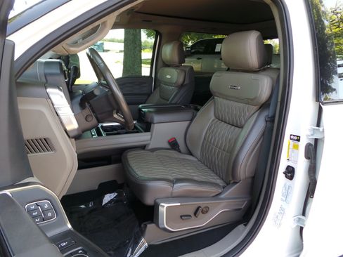 Used 2025 Ford F250 Platinum w/ Platinum Plus Package AWD/4WD image 13