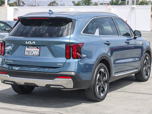Used 2025 Kia Sorento EX AWD/4WD image 9