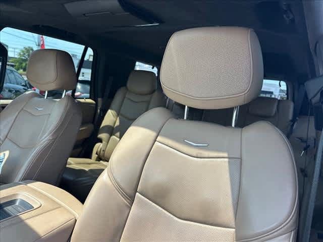 Used 2020 Cadillac Escalade Platinum RWD image 25