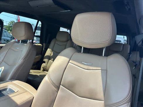 Used 2020 Cadillac Escalade Platinum RWD image 25