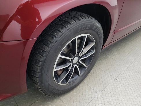 Used 2018 Dodge Grand Caravan SE FWD image 31