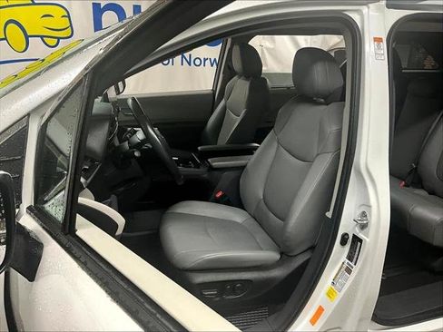 Used 2024 Toyota Sienna XLE image 10