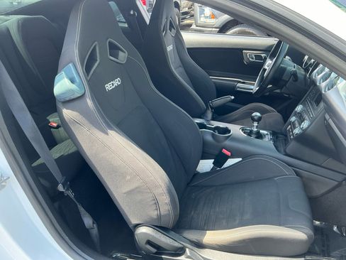 Used 2017 Ford Mustang GT w/ Black Accent Package RWD image 20
