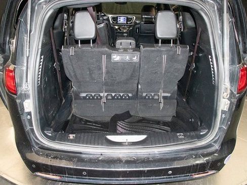 Used 2019 Chrysler Pacifica Limited w/ Advanced Safetytec Group image 19
