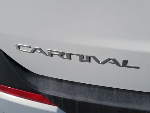 New 2026 Kia Carnival EX image 8