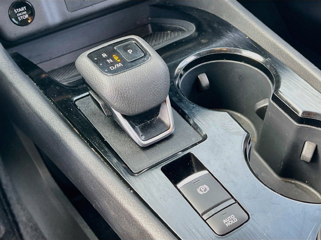Used 2025 Nissan Rogue SV AWD/4WD image 16