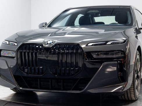 Used 2023 BMW 760i xDrive AWD/4WD image 82