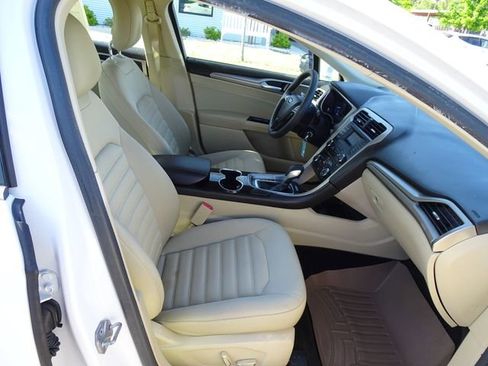 Used 2015 Ford Fusion SE image 16