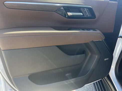 New 2026 Chevrolet Suburban High Country AWD/4WD image 16