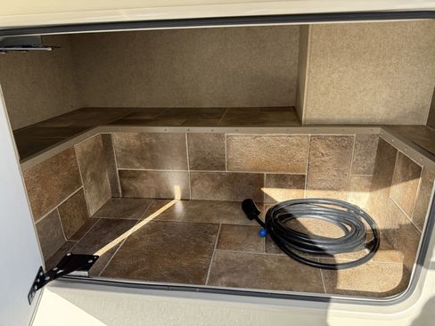 Used 2016 Ford E-450 and Econoline 450 Super Duty w/ Motorhome Prep Package image 14