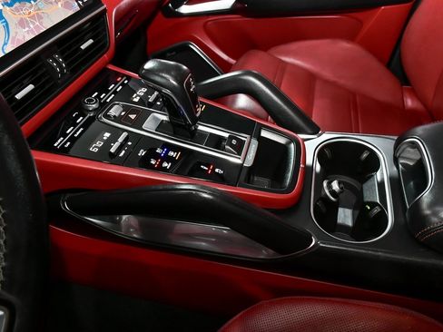 Used 2021 Porsche Cayenne Turbo w/ Assistance Package image 42