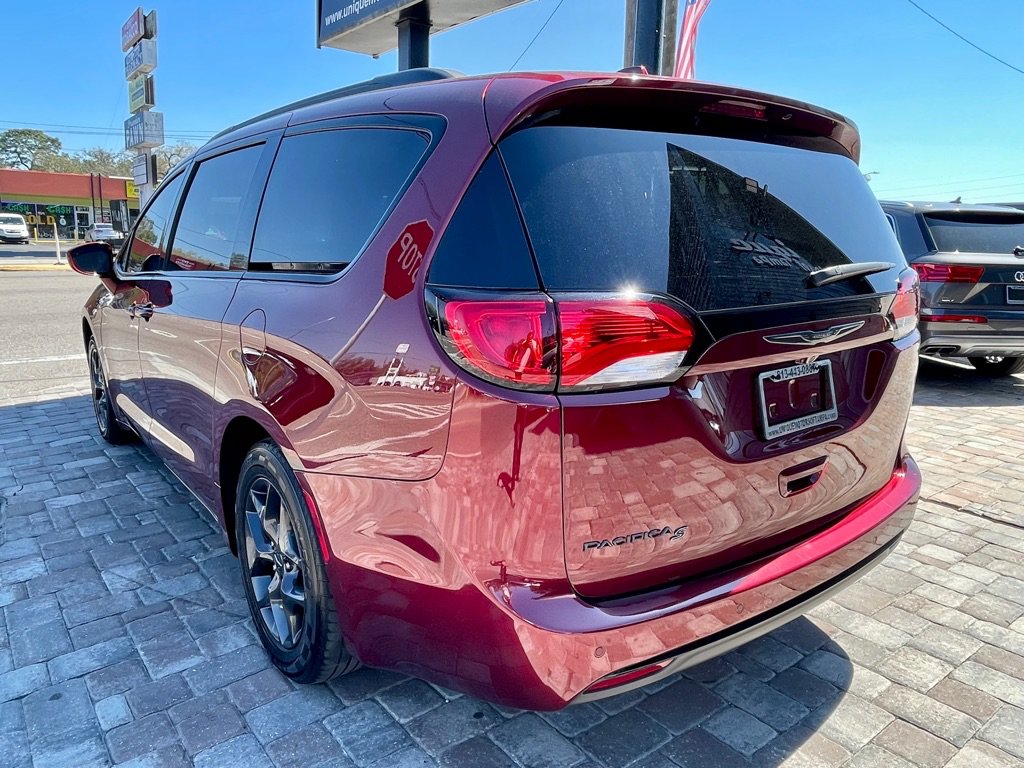 Used 2018 Chrysler Pacifica Touring-L w/ Premium Audio Group FWD image 8