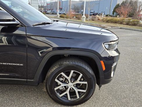 Used 2024 Jeep Grand Cherokee Limited image 16