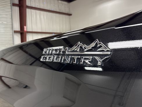 Used 2023 Chevrolet Silverado 2500 High Country w/ Technology Package image 4