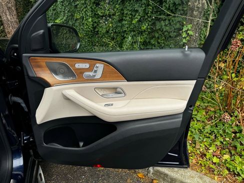 Used 2022 Mercedes-Benz GLS 450 4MATIC image 26