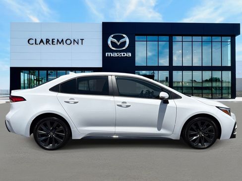 Used 2025 Toyota Corolla SE FWD image 4
