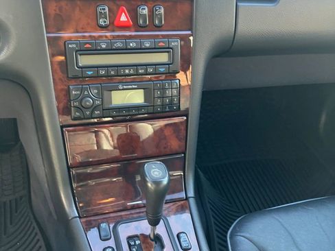 Used 2000 Mercedes-Benz E 320 4MATIC Wagon image 6
