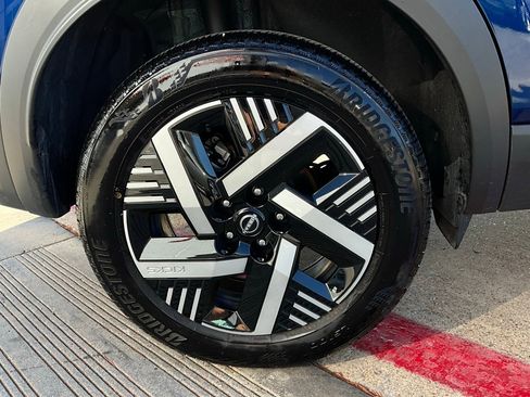 Used 2025 Nissan Kicks SV image 9