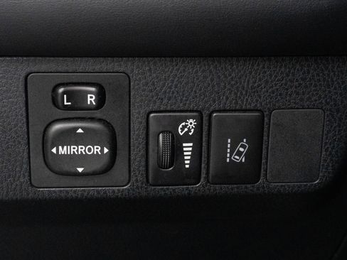 Used 2018 Toyota RAV4 Limited image 17