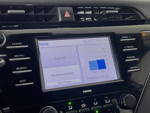 Used 2020 Toyota Camry LE image 14