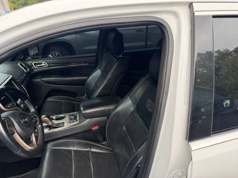 Used 2017 Jeep Grand Cherokee Overland AWD/4WD image 12