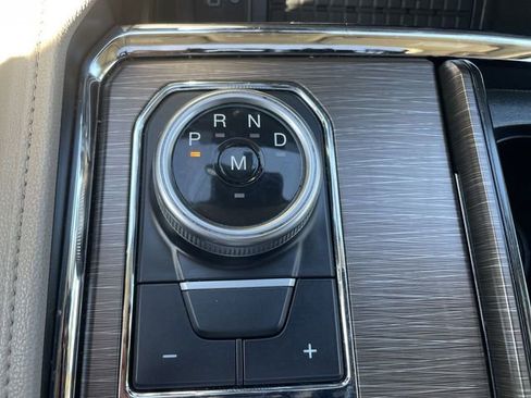 Used 2024 Ford Expedition Limited image 16