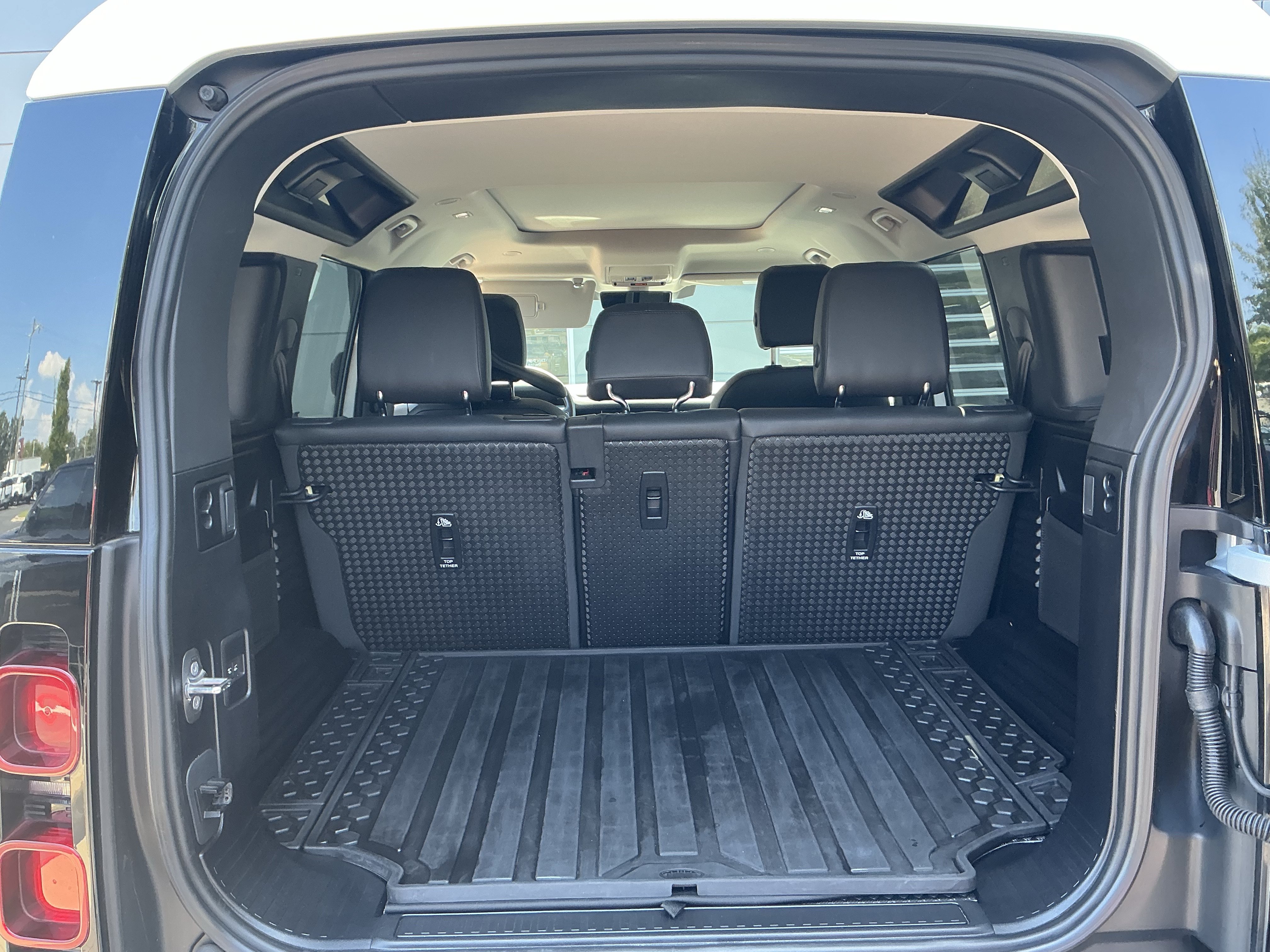 Certified 2024 Land Rover Defender 110 S AWD/4WD image 32