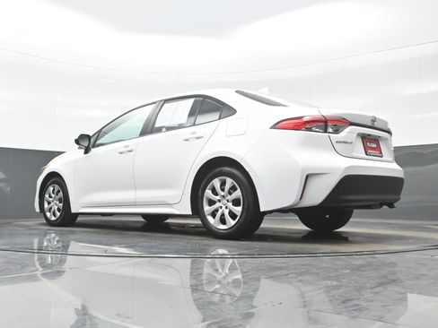 Used 2025 Toyota Corolla LE image 28