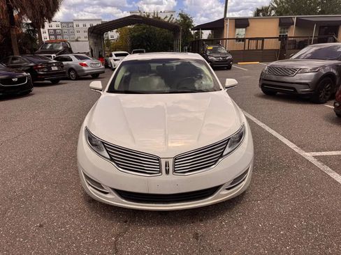 Used 2013 Lincoln MKZ FWD image 2