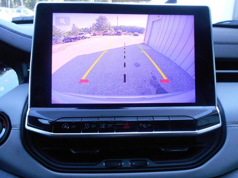 Certified 2024 Jeep Compass Limited w/ Sun and Sound Group image 8