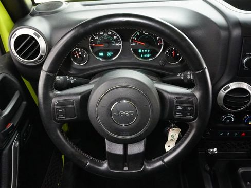 Used 2016 Jeep Wrangler Unlimited Rubicon AWD/4WD image 17