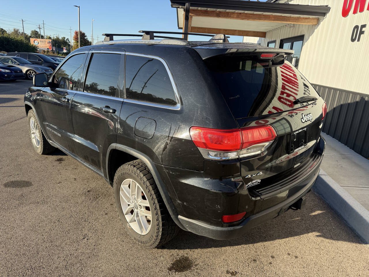 Used 2017 Jeep Grand Cherokee Laredo w/ Quick Order Package 23E AWD/4WD image 9