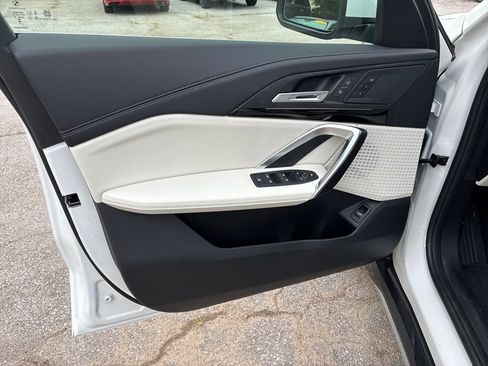 New 2026 BMW X1 xDrive28i w/ Technology Package AWD/4WD image 10
