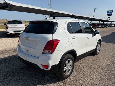 Used 2022 Chevrolet Trax LS w/ Tint and Cruise Package FWD image 5