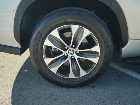 Used 2022 Toyota Highlander XLE image 43